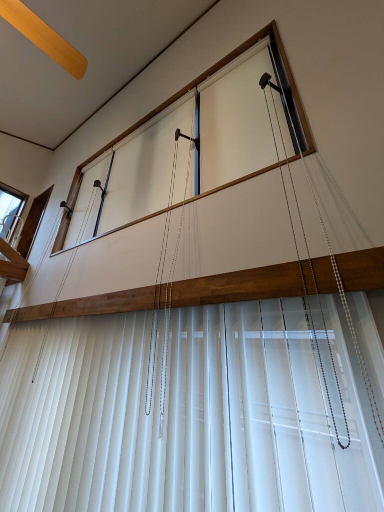 高窓 ロールスクリーン バーチカルブラインド