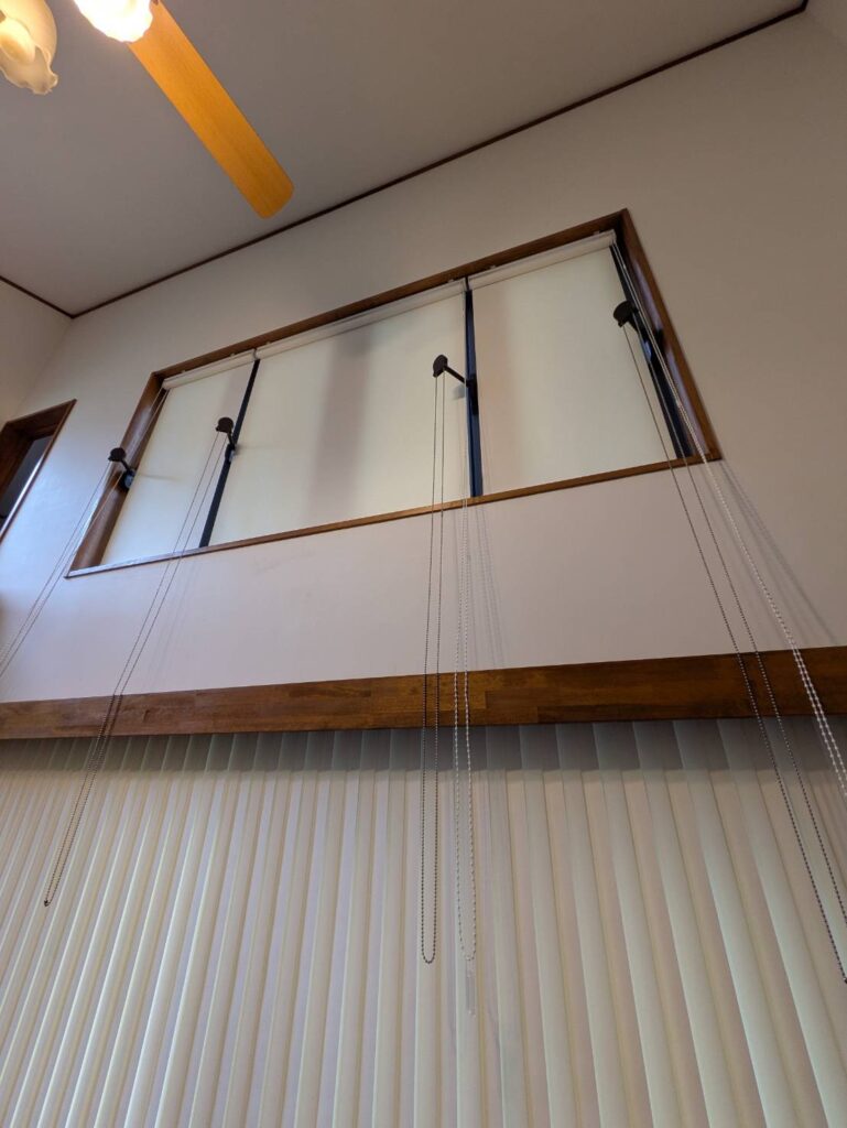 高窓 ロールスクリーン バーチカルブラインド